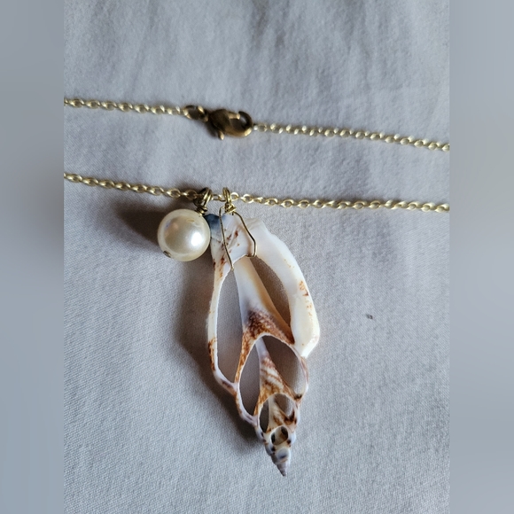 Shell pearl necklace - Picture 2 of 3